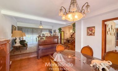 Casa 4 amb. de 199m2 tot. con Cochera y gran parque. San Carlos (Paso y Güemes)