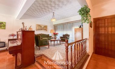 Casa 4 amb. de 199m2 tot. con Cochera y gran parque. San Carlos (Paso y Güemes)