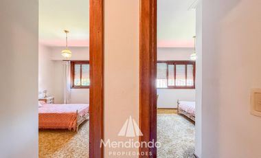 Casa 4 amb. de 199m2 tot. con Cochera y gran parque. San Carlos (Paso y Güemes)