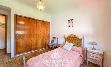 Casa 4 amb. de 199m2 tot. con Cochera y gran parque. San Carlos (Paso y Güemes)