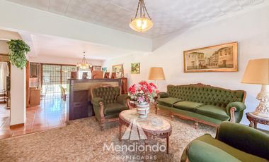 Casa 4 amb. de 199m2 tot. con Cochera y gran parque. San Carlos (Paso y Güemes)