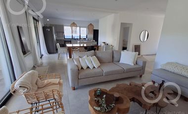 Impecable casa en venta Casuarinas Del Pilar Club de Campo