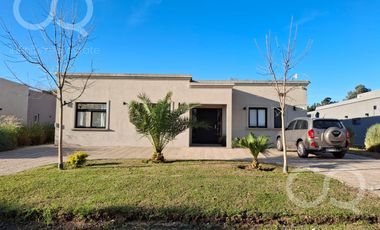 Impecable casa en venta Casuarinas Del Pilar Club de Campo
