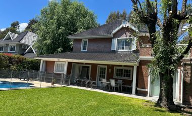 Casa Amoblada en Solar del Bosque – 4 Ambientes, Quincho, Piscina y Aire Central - Canning