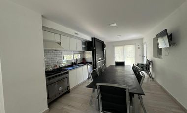 Casa Amoblada en Solar del Bosque – 4 Ambientes, Quincho, Piscina y Aire Central - Canning