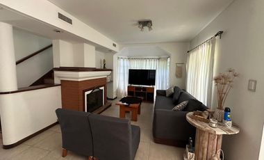 Casa Amoblada en Solar del Bosque – 4 Ambientes, Quincho, Piscina y Aire Central - Canning