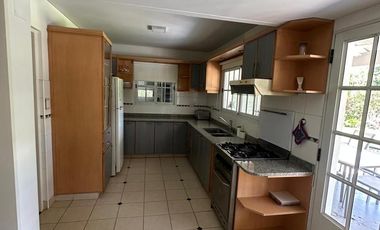Casa Amoblada en Solar del Bosque – 4 Ambientes, Quincho, Piscina y Aire Central - Canning