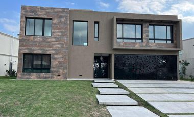 Casa en  VENTA Y ALQUILER EN TERRALAGOS