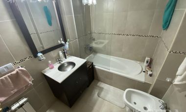 Venta departamento 2 ambientes con balcón en Wilde (31053)