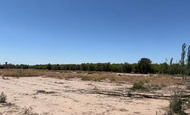 Terreno a la venta en calle Monteagudo