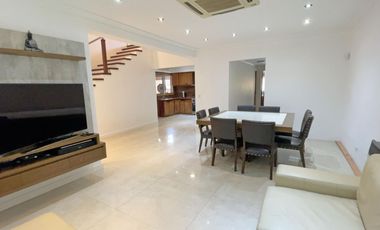 VENTA CASA 5 AMBIENTES EN PARQUE CISNEROS