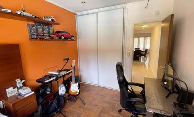 VENTA CASA 5 AMBIENTES EN PARQUE CISNEROS