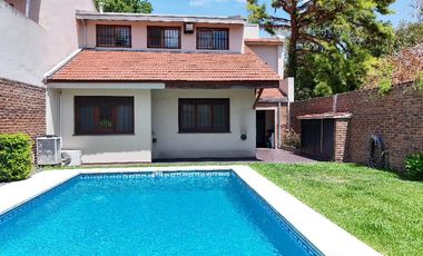 VENTA CASA 5 AMBIENTES EN PARQUE CISNEROS