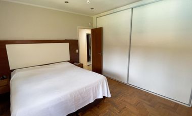 VENTA CASA 5 AMBIENTES EN PARQUE CISNEROS