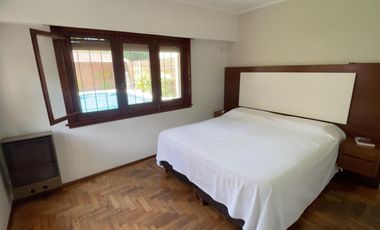 VENTA CASA 5 AMBIENTES EN PARQUE CISNEROS