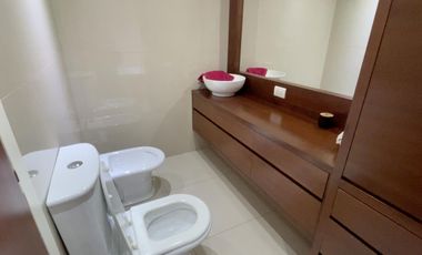 VENTA CASA 5 AMBIENTES EN PARQUE CISNEROS