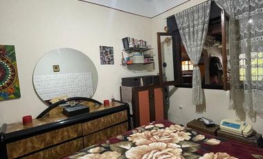 Casa en  venta con 3 viviendas de 4amb y 2amb, jardín y cochera - Wilde