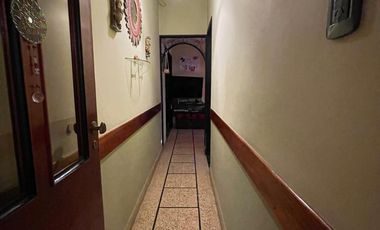 Casa en  venta con 3 viviendas de 4amb y 2amb, jardín y cochera - Wilde