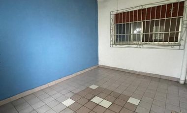 Casa en  venta con 3 viviendas de 4amb y 2amb, jardín y cochera - Wilde