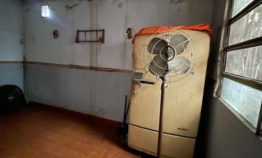 Casa en  venta con 3 viviendas de 4amb y 2amb, jardín y cochera - Wilde