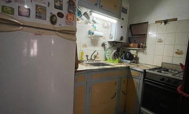 Casa en  venta con 3 viviendas de 4amb y 2amb, jardín y cochera - Wilde