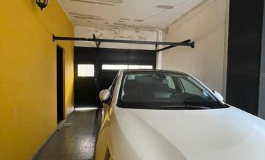 Casa en  venta con 3 viviendas de 4amb y 2amb, jardín y cochera - Wilde