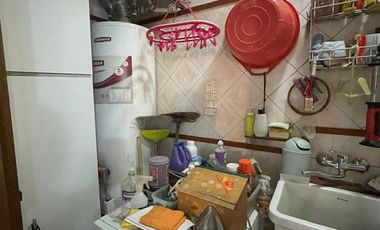 Casa en  venta con 3 viviendas de 4amb y 2amb, jardín y cochera - Wilde