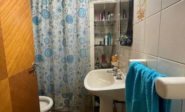 Casa en  venta con 3 viviendas de 4amb y 2amb, jardín y cochera - Wilde