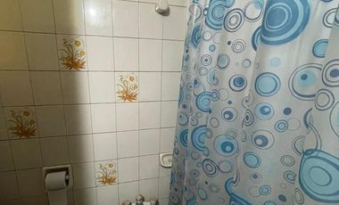 Casa en  venta con 3 viviendas de 4amb y 2amb, jardín y cochera - Wilde