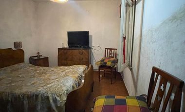 Casa en  venta con 3 viviendas de 4amb y 2amb, jardín y cochera - Wilde