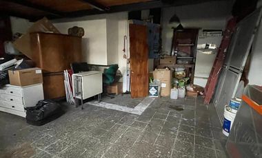 Casa en  venta con 3 viviendas de 4amb y 2amb, jardín y cochera - Wilde