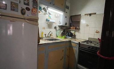 Casa en  venta con 3 viviendas de 4amb y 2amb, jardín y cochera - Wilde