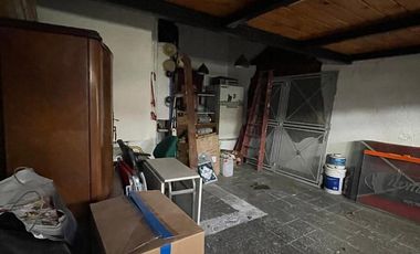 Casa en  venta con 3 viviendas de 4amb y 2amb, jardín y cochera - Wilde