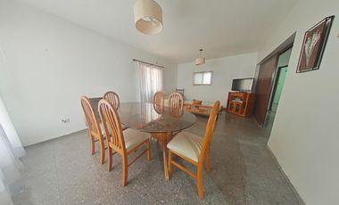 CASA EN VENTA SEXTA SECCION MENDOZA 3 DORMITORIOS