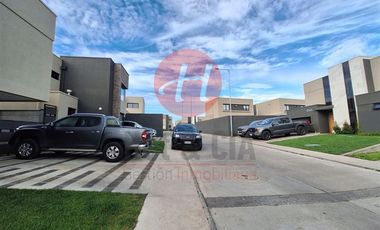 Casa en Venta en Condominio