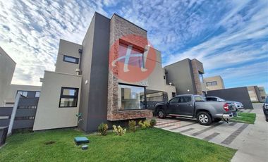 Casa en Venta en Condominio