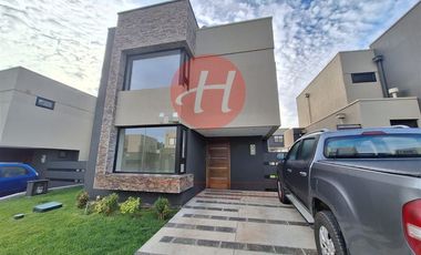 Casa en Venta en Condominio