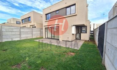 Casa en Venta en Condominio