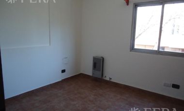 Venta edificio con unidades de 2 y 3 ambientes, local y cocheras en Florencio Varela