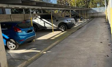 Venta edificio con unidades de 2 y 3 ambientes, local y cocheras en Florencio Varela