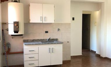 Venta edificio con unidades de 2 y 3 ambientes, local y cocheras en Florencio Varela
