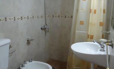 Venta edificio con unidades de 2 y 3 ambientes, local y cocheras en Florencio Varela