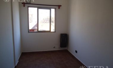 Venta edificio con unidades de 2 y 3 ambientes, local y cocheras en Florencio Varela