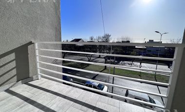 Venta de Departamento 4 ambientes con espacio guardacoche en Sarandi (32012)