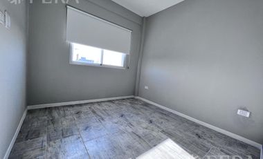 Venta de Departamento 4 ambientes con espacio guardacoche en Sarandi (32012)