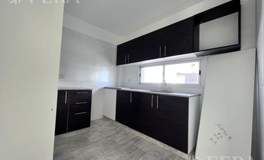 Venta de Departamento 4 ambientes con espacio guardacoche en Sarandi (32012)