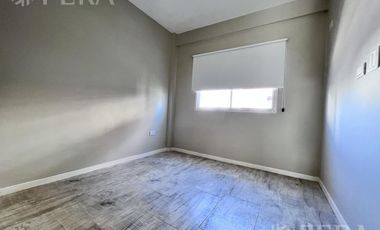 Venta de Departamento 4 ambientes con espacio guardacoche en Sarandi (32012)