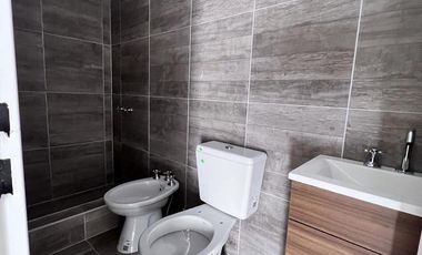 Venta de Departamento 4 ambientes con espacio guardacoche en Sarandi (32013)