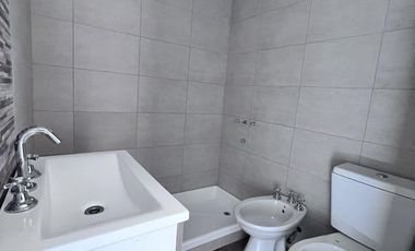 Venta de Departamento 4 ambientes con espacio guardacoche en Sarandi (32013)