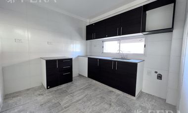 Venta de Departamento 4 ambientes con espacio guardacoche en Sarandi (32013)
